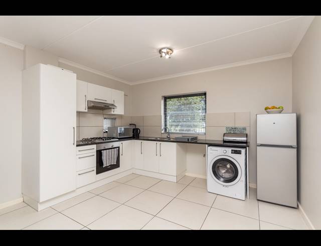 2 BEDROOM APARTMENT FOR SALE IN BURGUNDY ESTATE